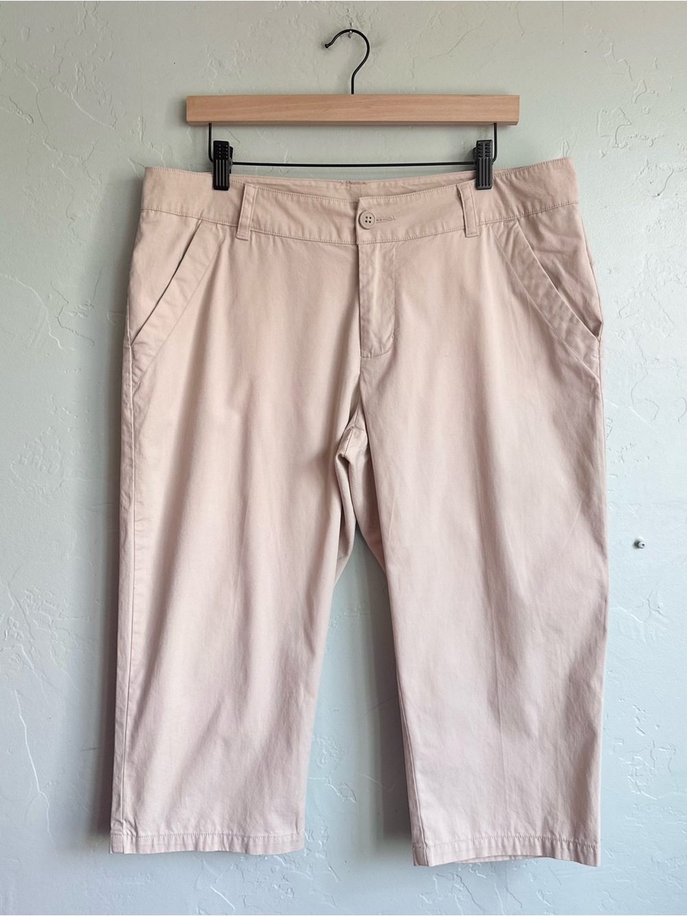 Columbia Women's Classic Beige Cotton Capri Pants Size 14 Outdoors Gorpcore EUC